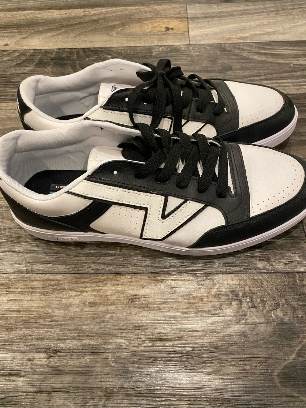 Vans Men's Black & White Low-Top Sneakers